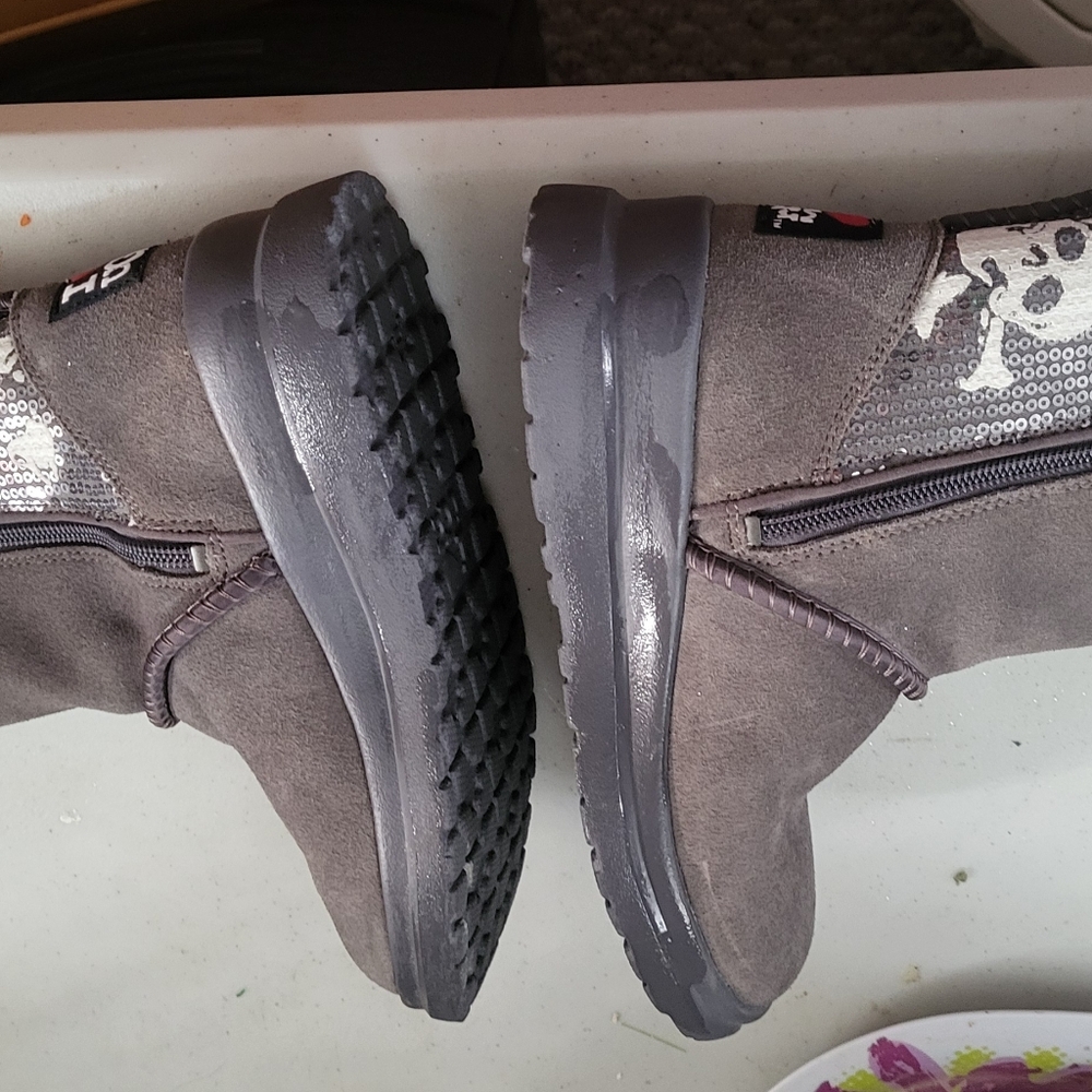 UGG Gray Suede Boots.Never Worn! - Picture 5 of 7